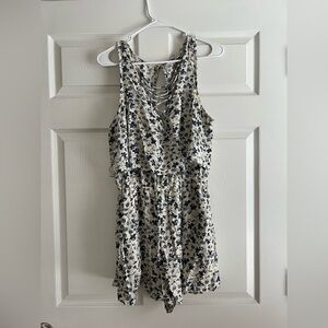 American Eagle Blue & White Floral Flowy Sleeveless Open Back Romper Medium